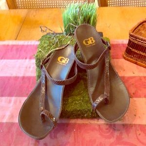 Wedge toe ring sandals